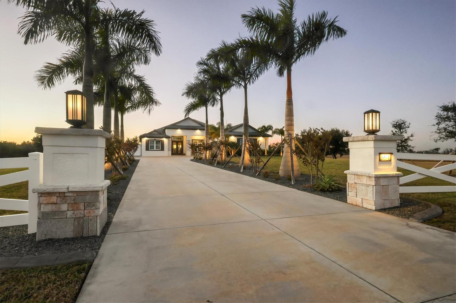 HAMPTON LAKES - Residential