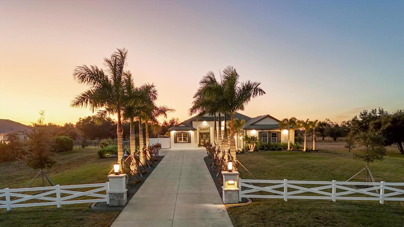 HAMPTON LAKES - Residential