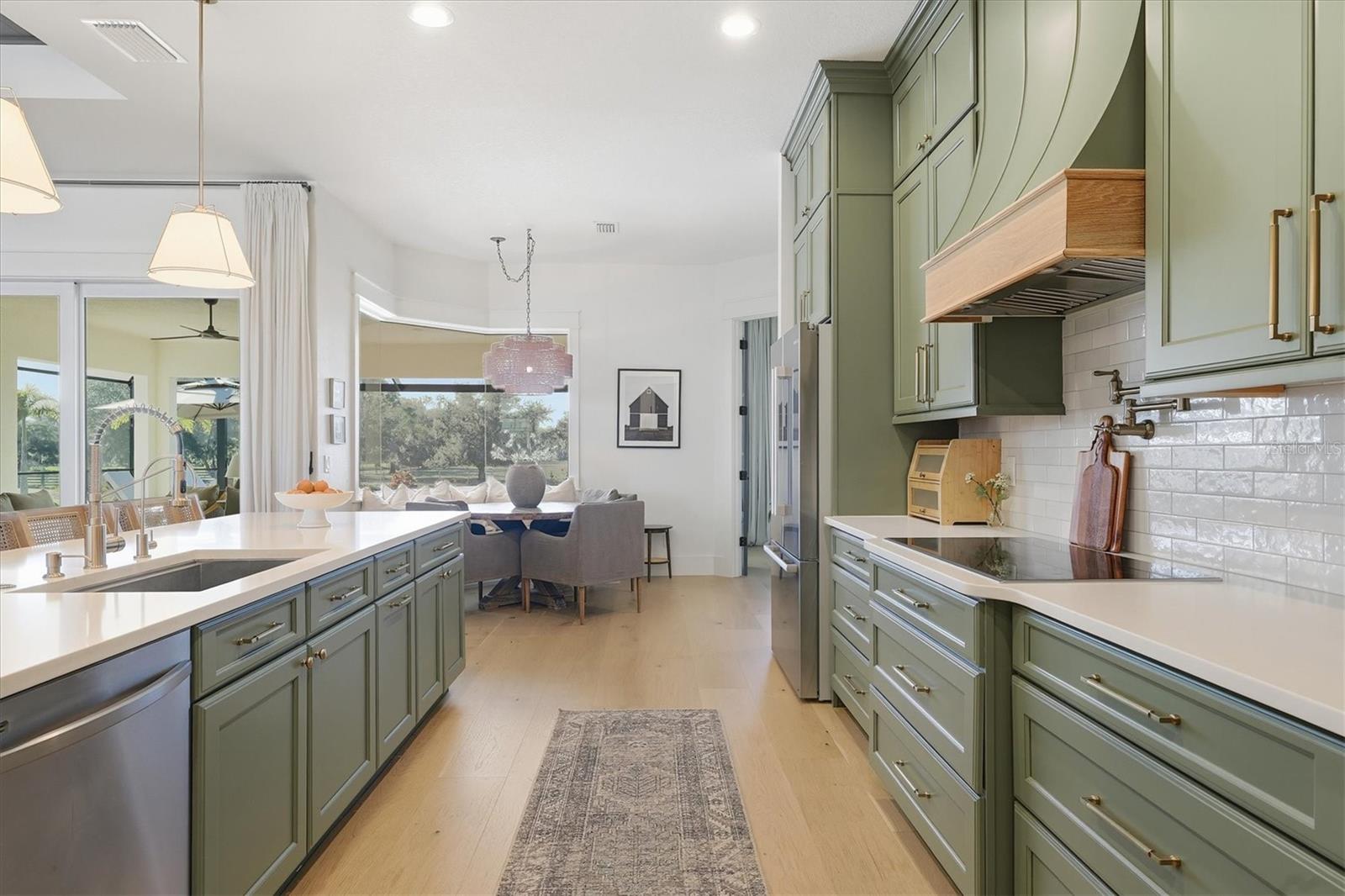 HAMPTON LAKES - Residential