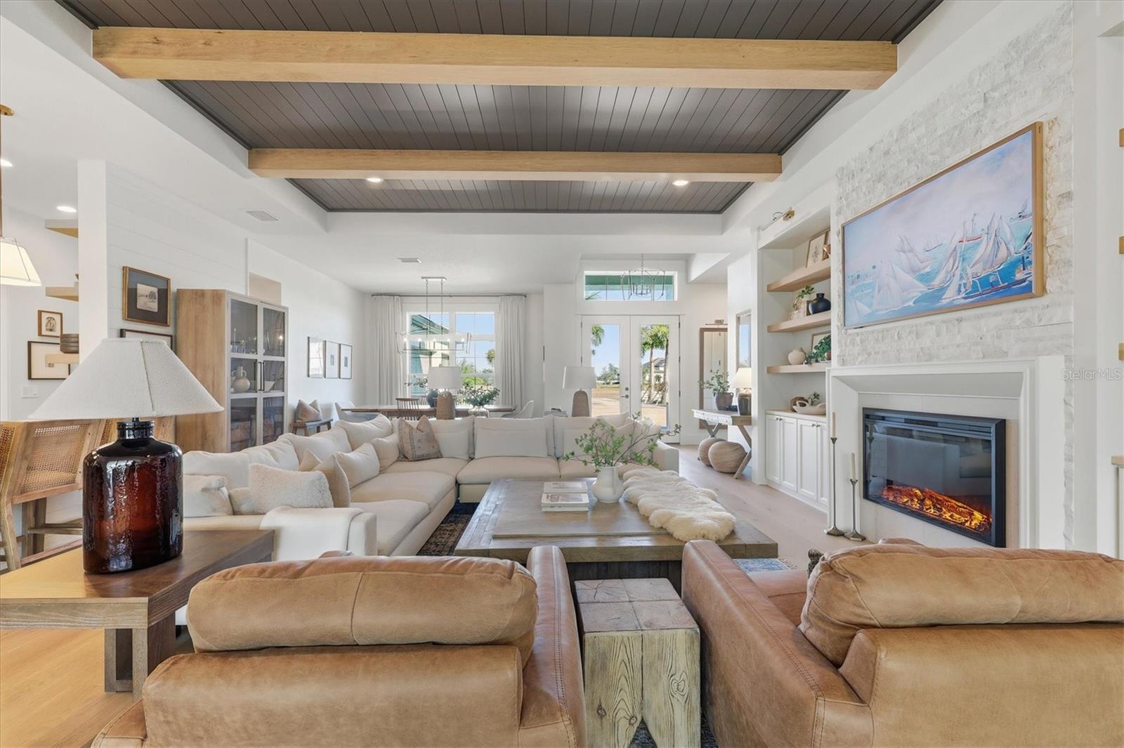 HAMPTON LAKES - Residential