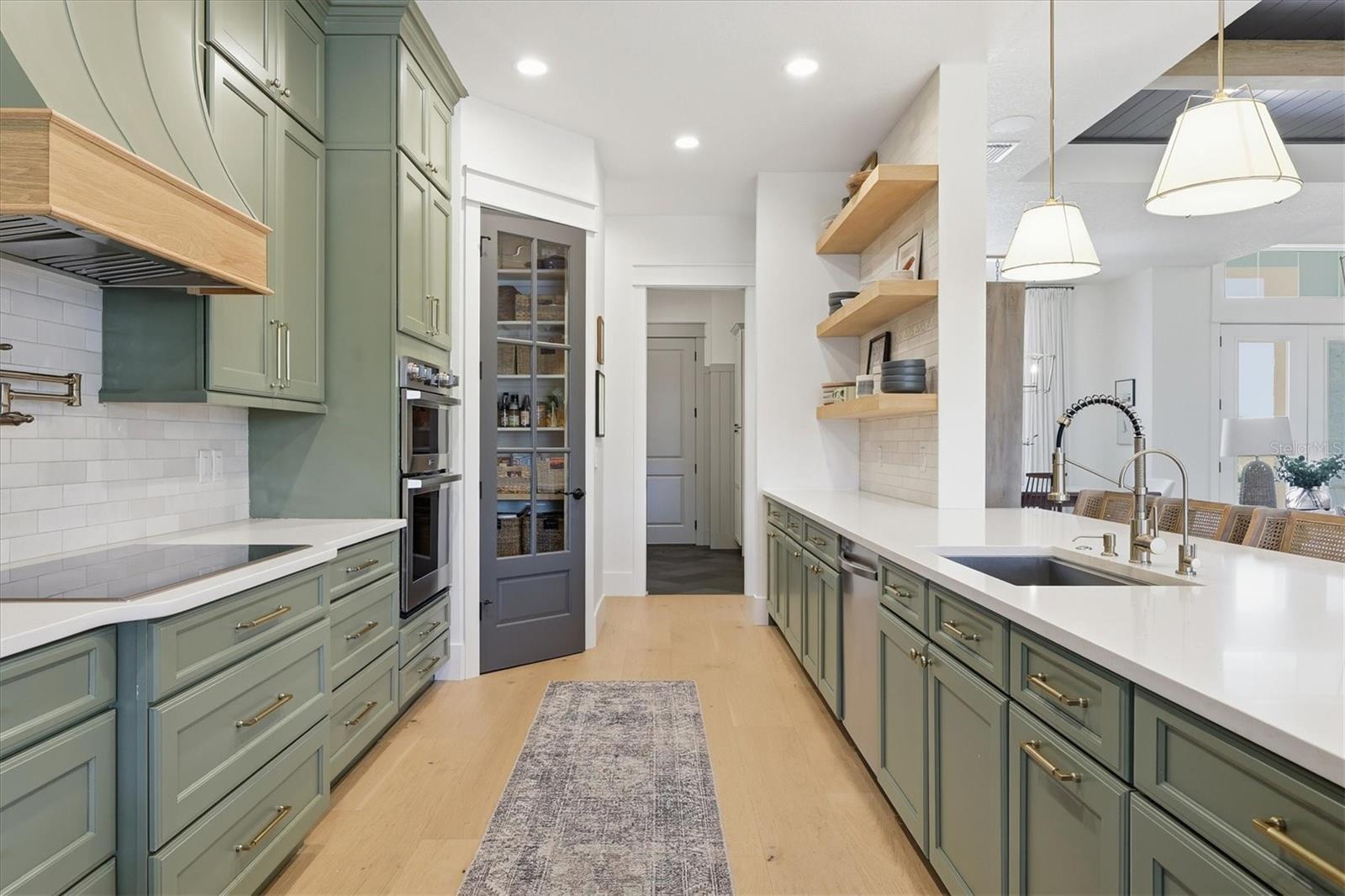 HAMPTON LAKES - Residential