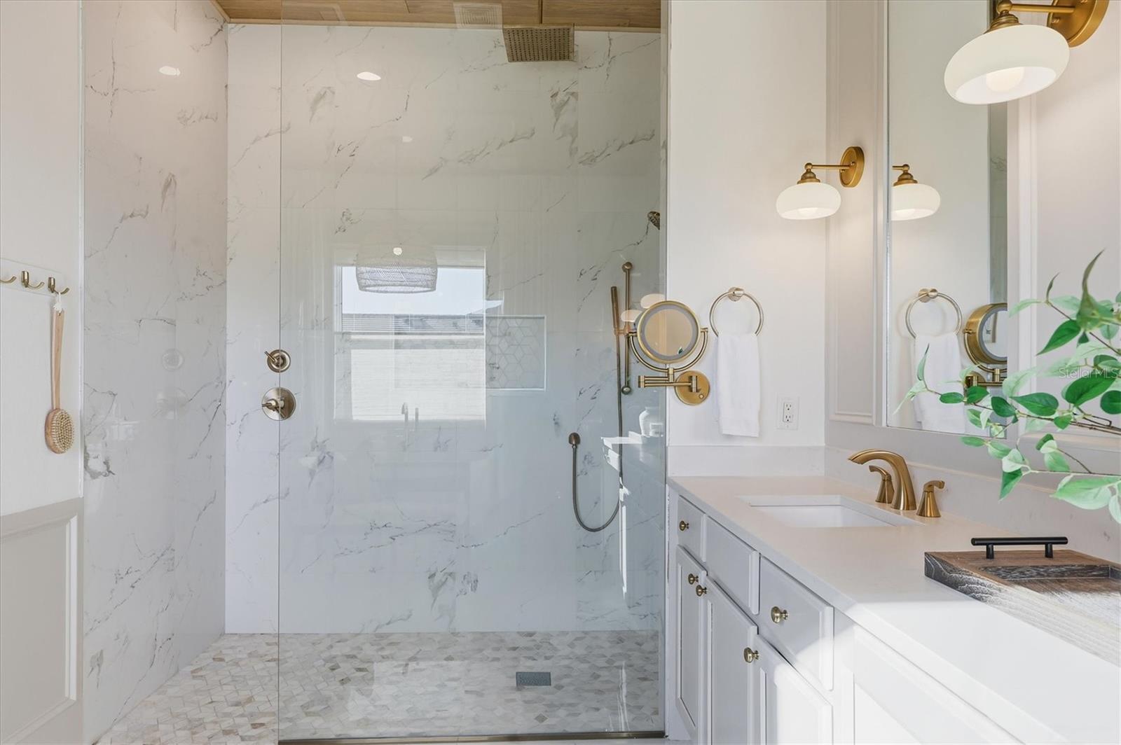 HAMPTON LAKES - Residential