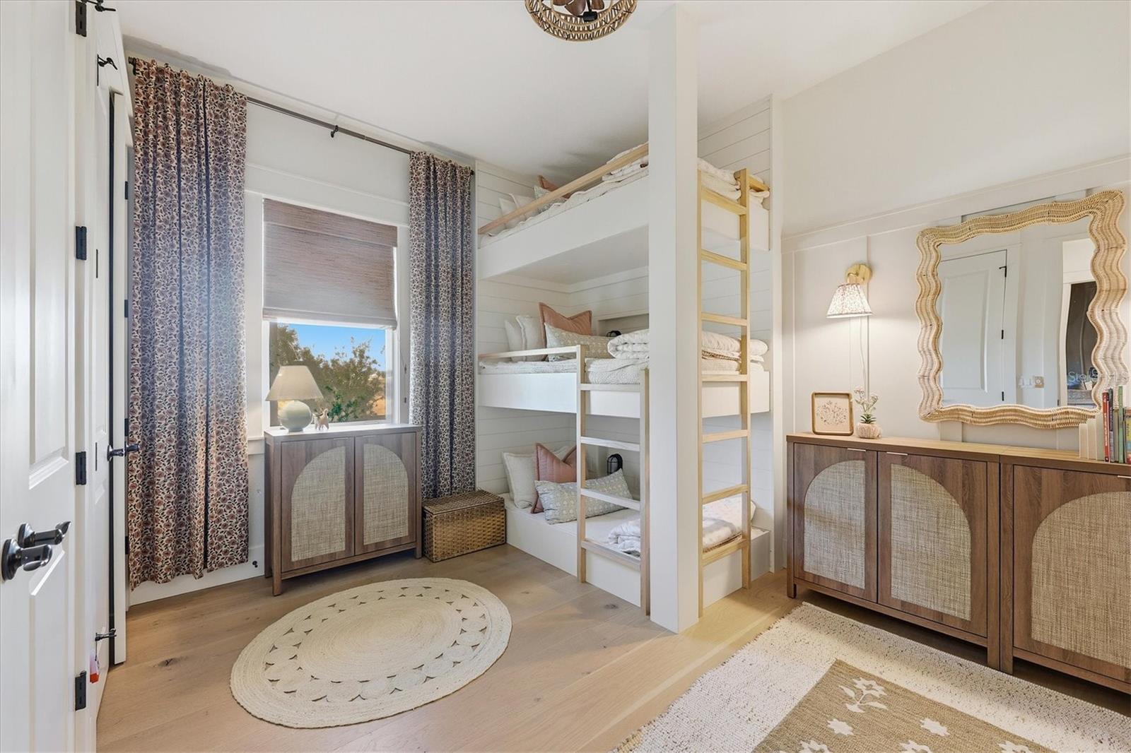 HAMPTON LAKES - Residential