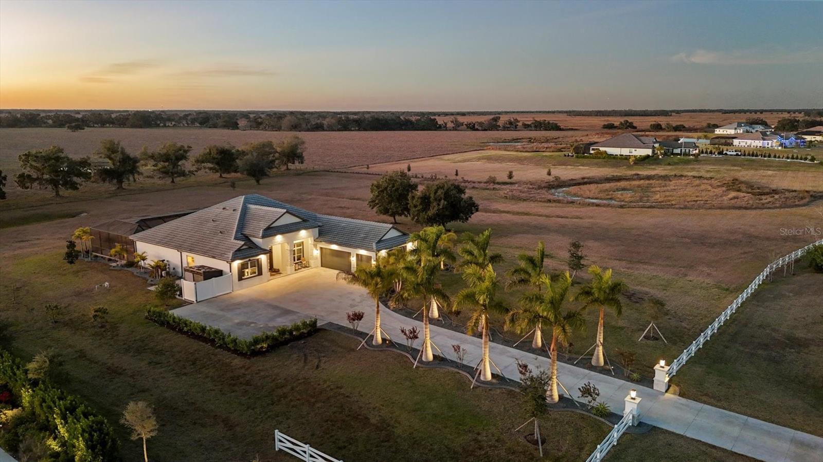 HAMPTON LAKES - Residential