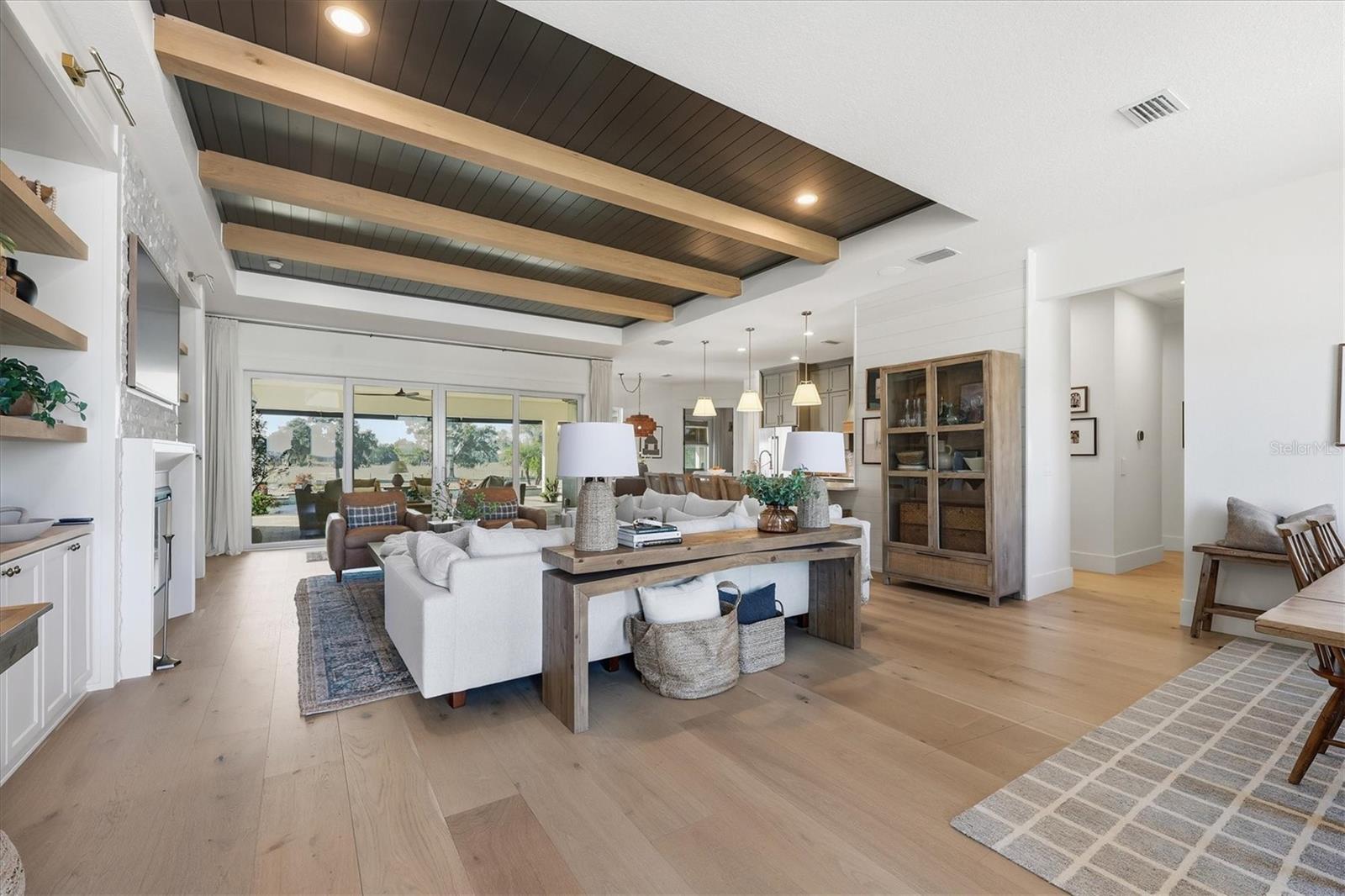 HAMPTON LAKES - Residential