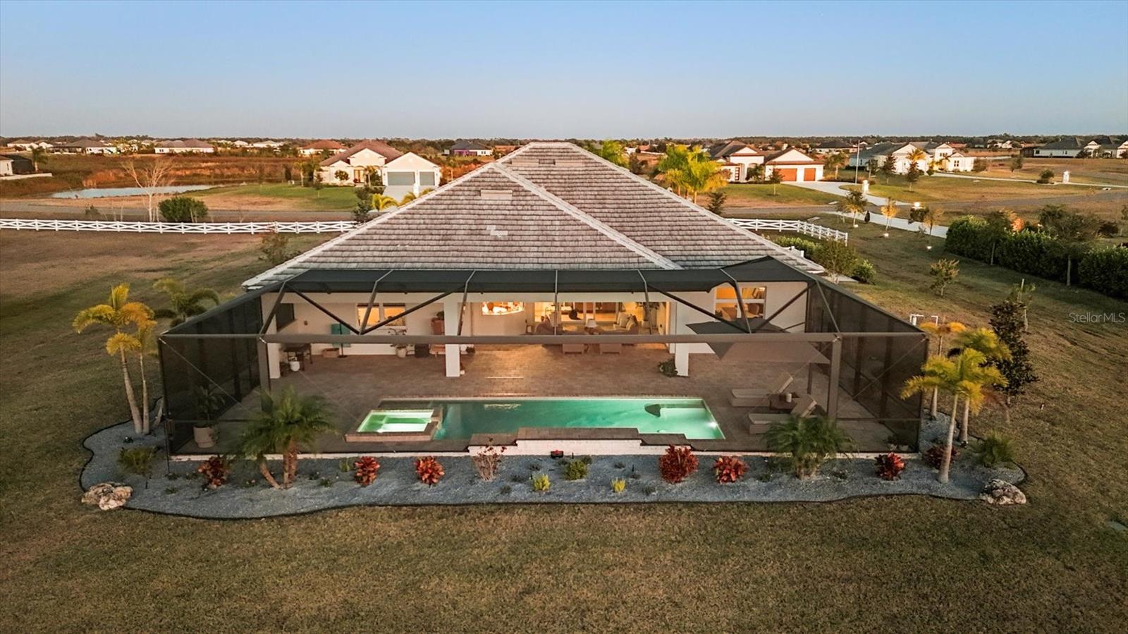 HAMPTON LAKES - Residential