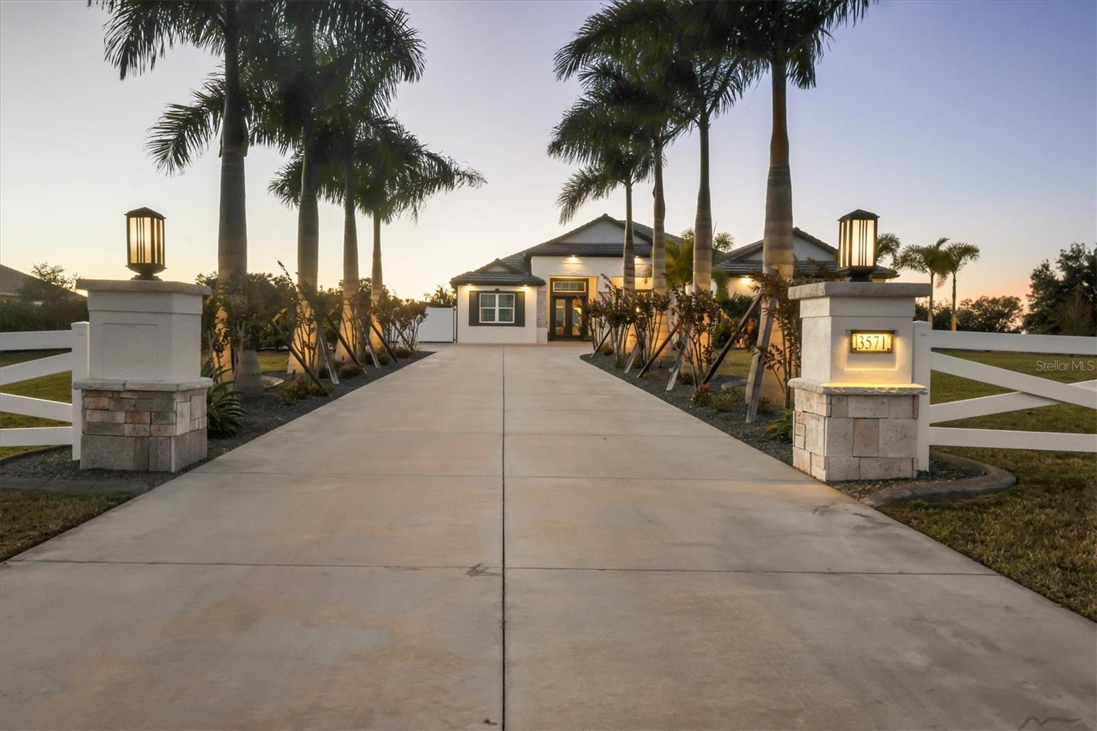 HAMPTON LAKES - Residential