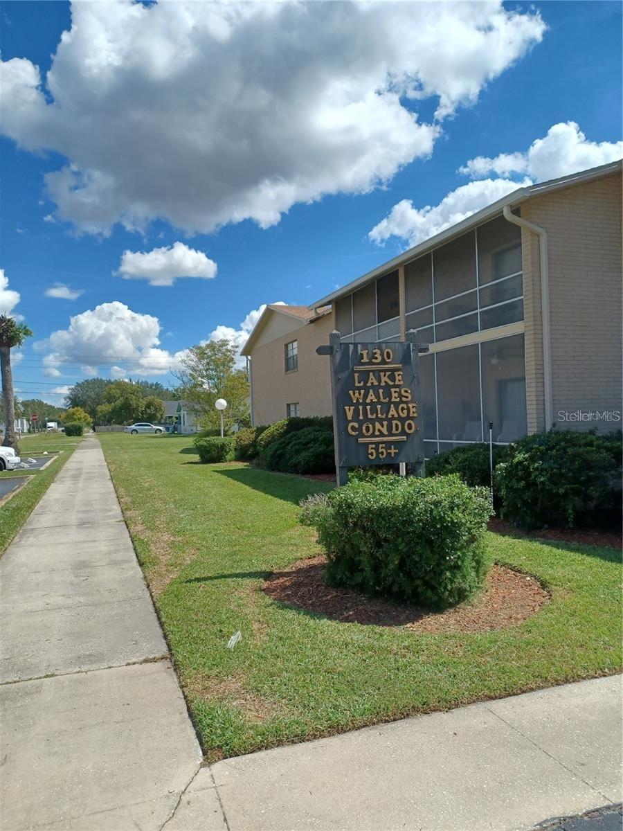 Located in the heart of Lake Wales, Florida, this charming 2-bedroom, 2-bathroom condo offers a fantastic opportunity to own property in a central, highly desirable area. While the unit maintains a more classic, original design, it provides the perfect canvas for those looking to update and create their own personal retreat, all while being just minutes away from everything Lake Wales has to ENJOY.