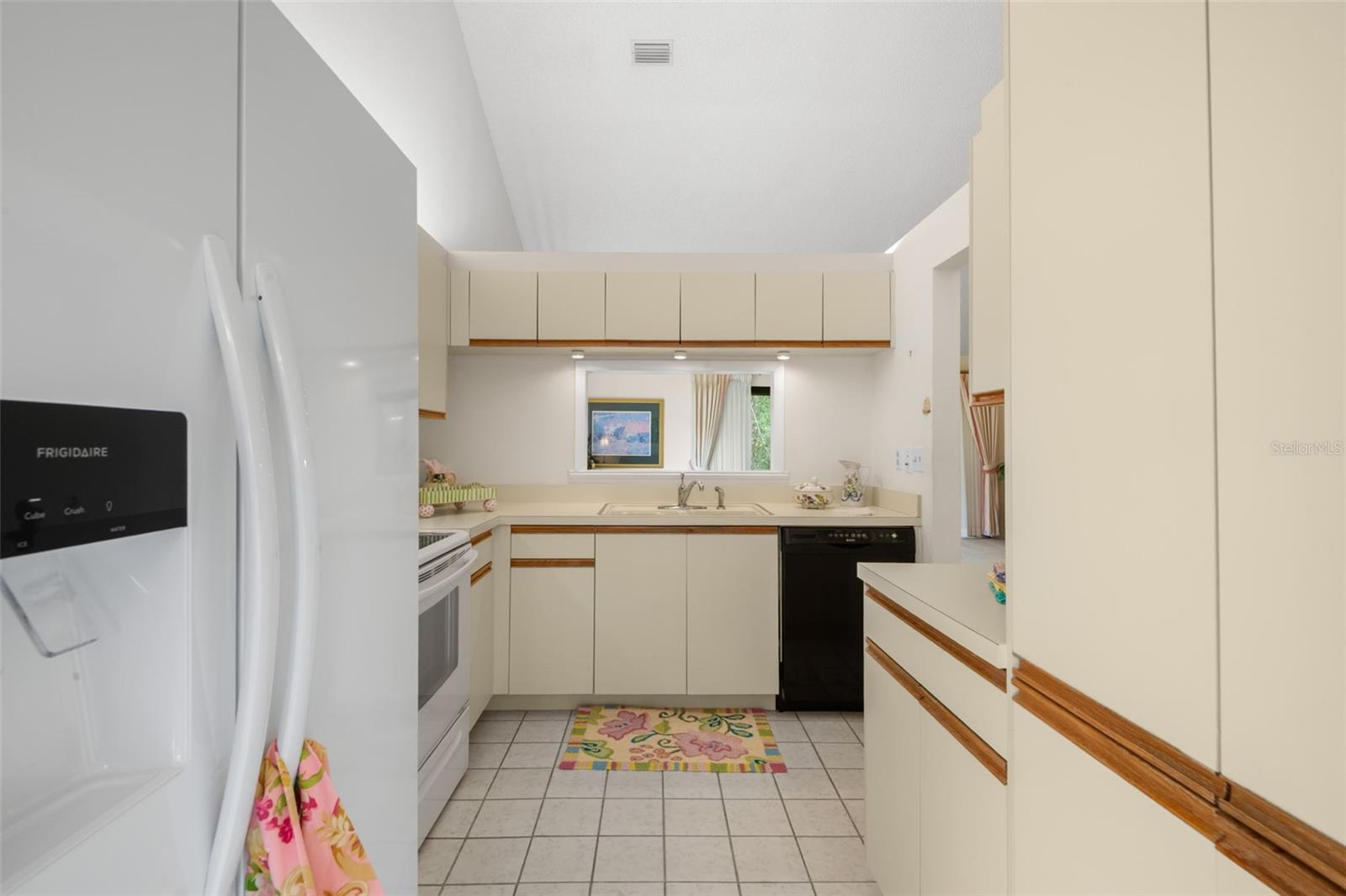 EL PASADO A CONDO - Residential