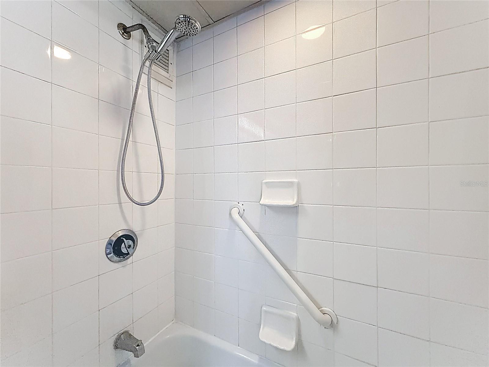 METROPOLITAN/LK EOLA - Residential