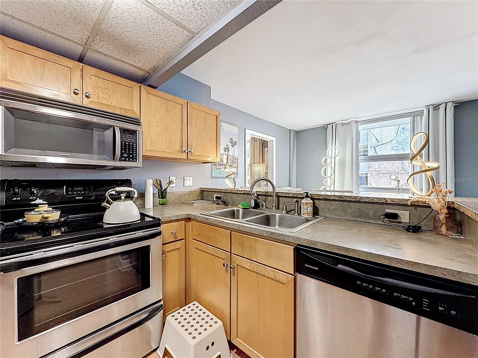 METROPOLITAN/LK EOLA - Residential