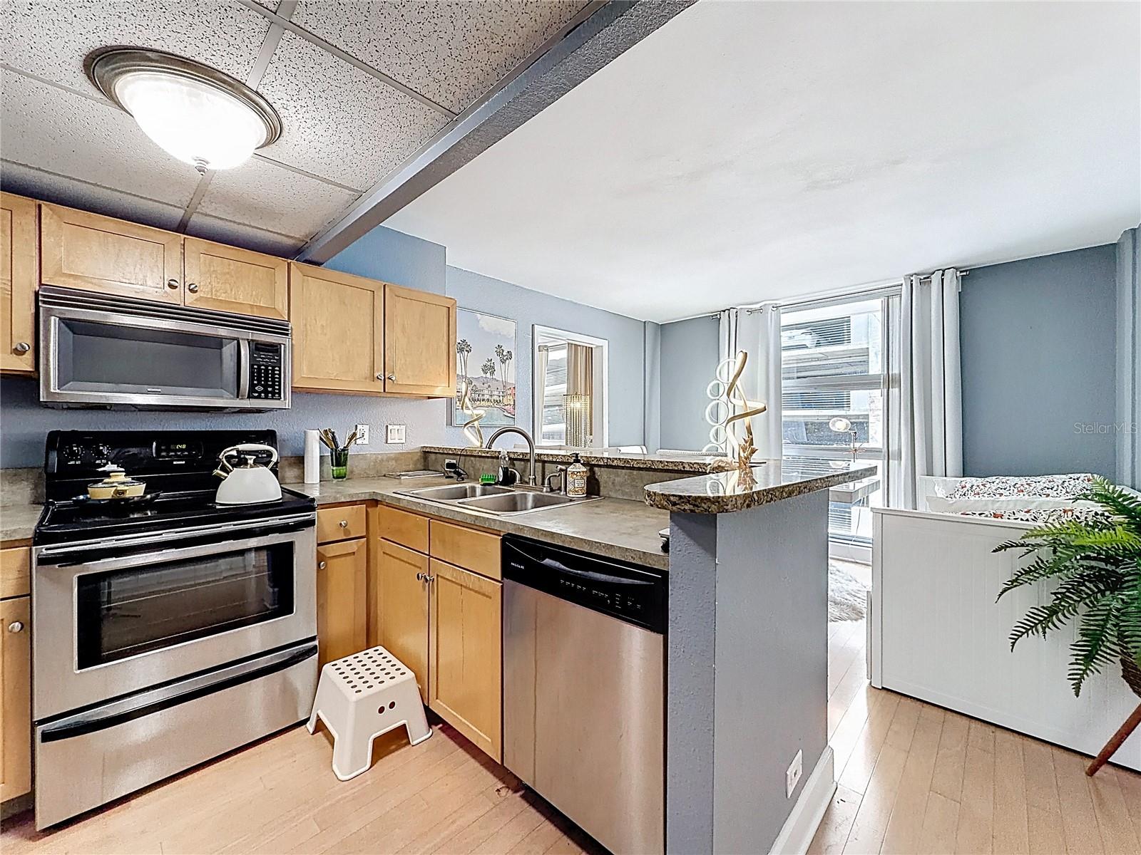 METROPOLITAN/LK EOLA - Residential