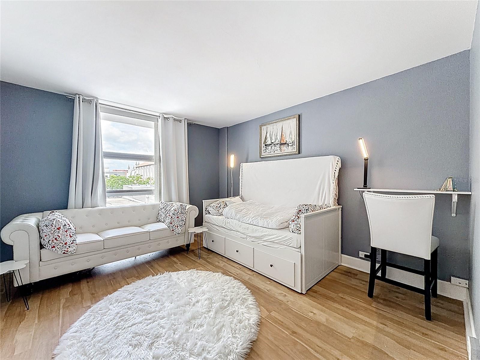 METROPOLITAN/LK EOLA - Residential