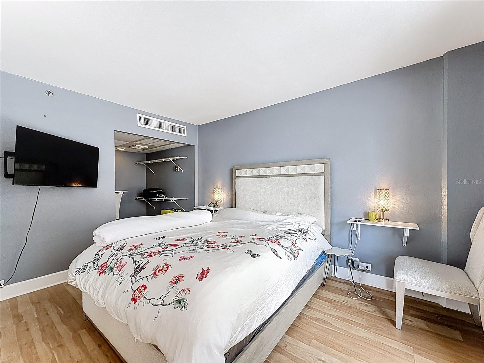 METROPOLITAN/LK EOLA - Residential