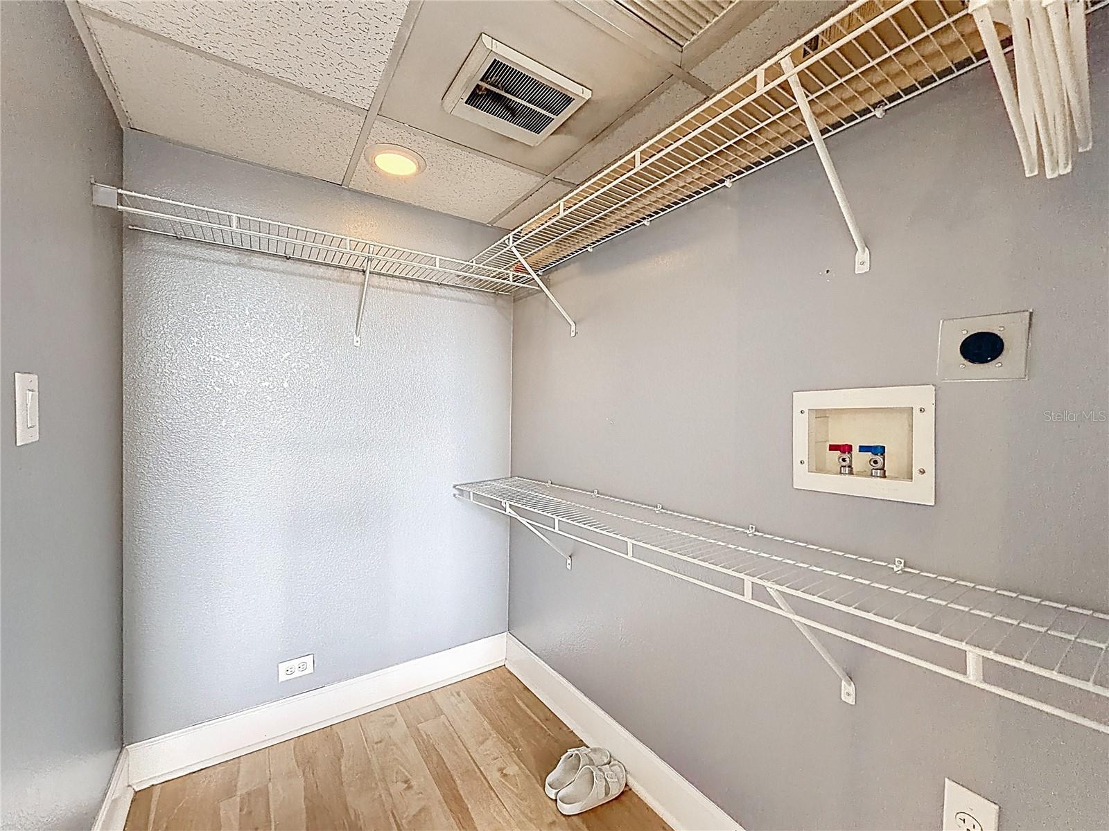 METROPOLITAN/LK EOLA - Residential