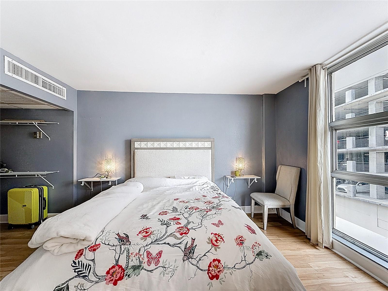 METROPOLITAN/LK EOLA - Residential