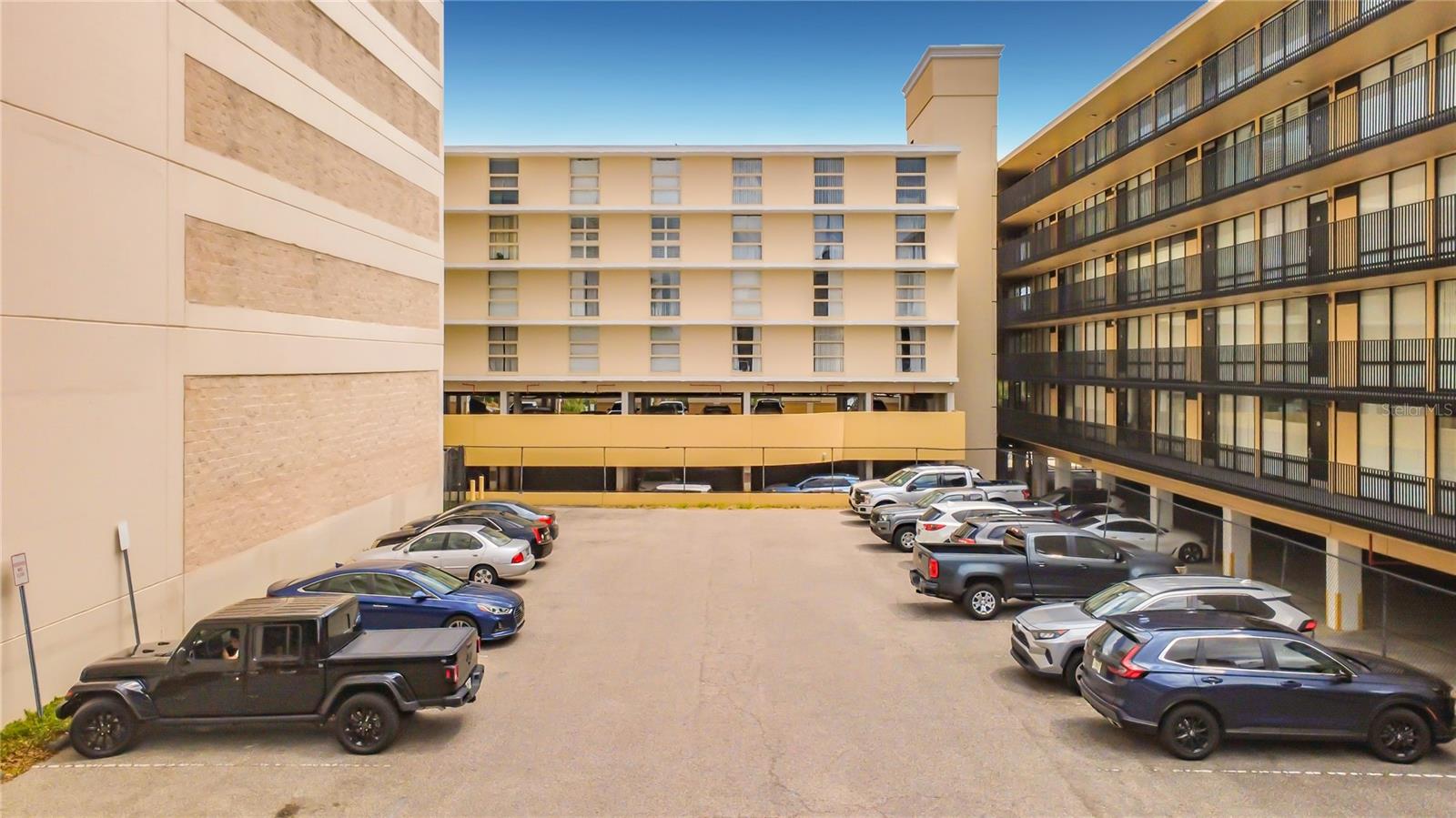 METROPOLITAN/LK EOLA - Residential