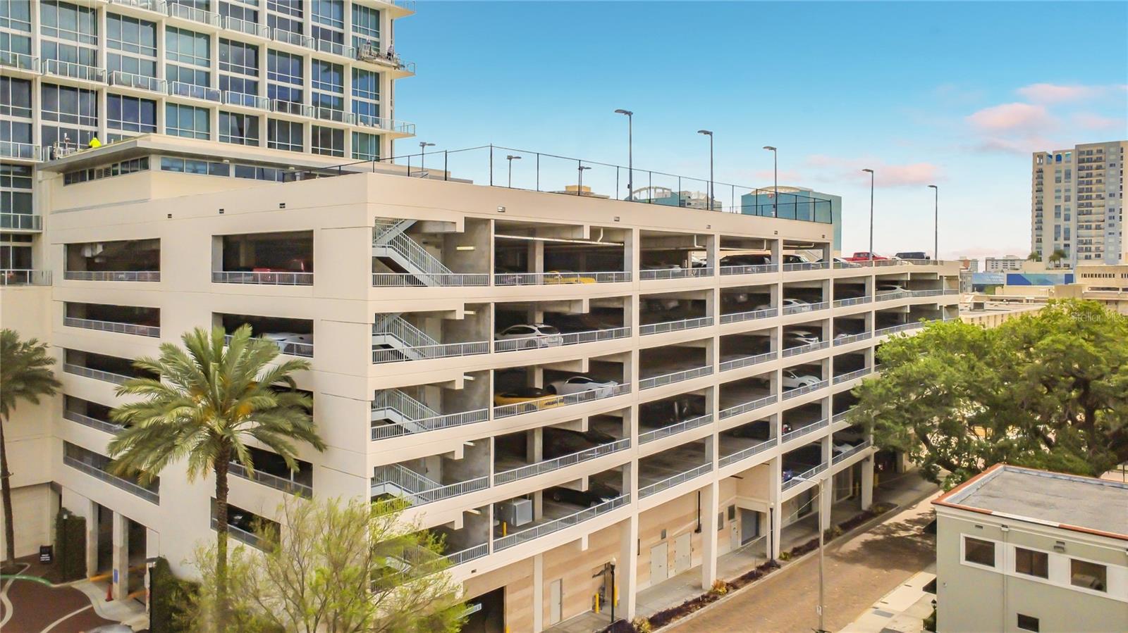 METROPOLITAN/LK EOLA - Residential