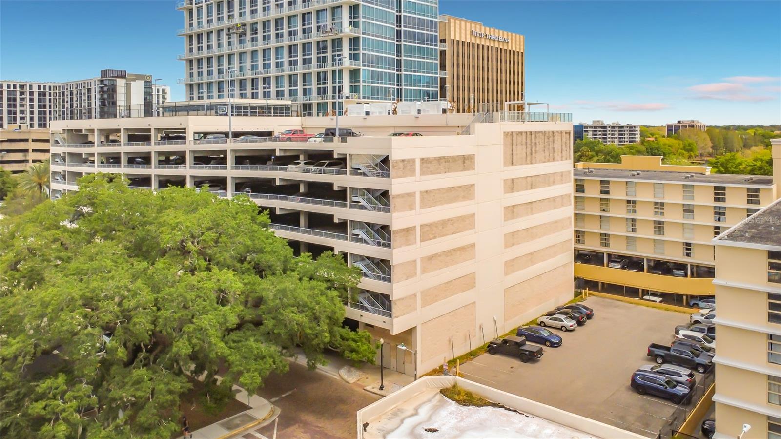 METROPOLITAN/LK EOLA - Residential