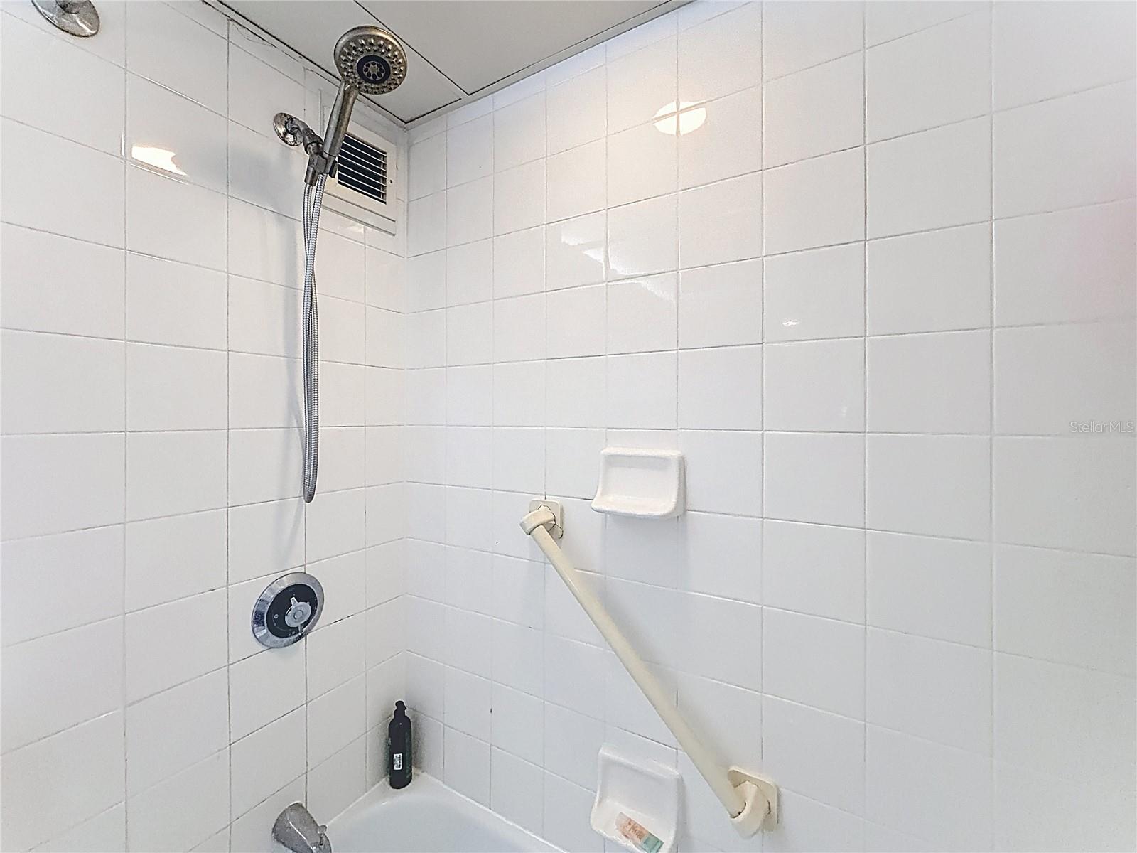 METROPOLITAN/LK EOLA - Residential