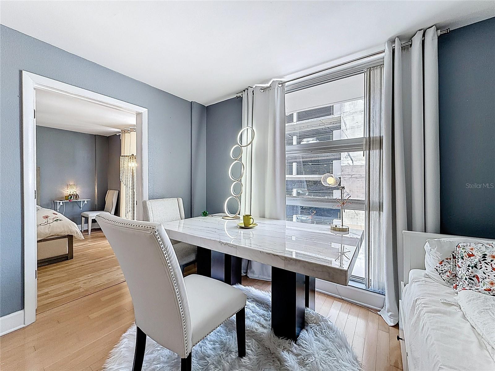 METROPOLITAN/LK EOLA - Residential