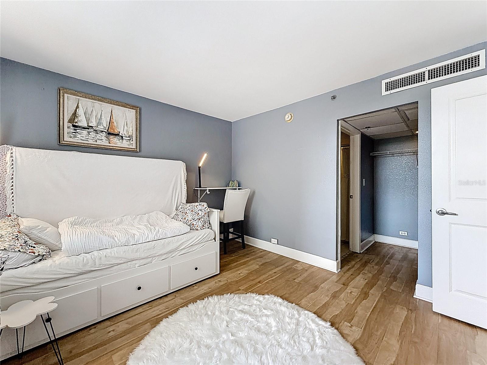 METROPOLITAN/LK EOLA - Residential