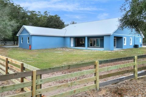 A home in LAKELAND