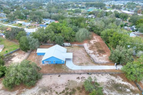 A home in LAKELAND