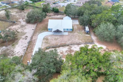 A home in LAKELAND