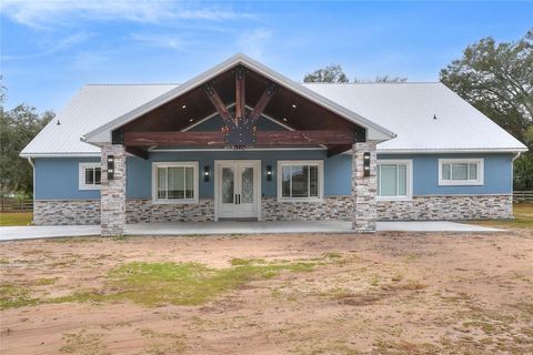 A home in LAKELAND