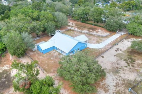 A home in LAKELAND