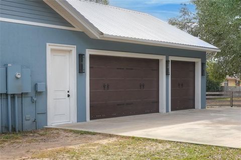 A home in LAKELAND