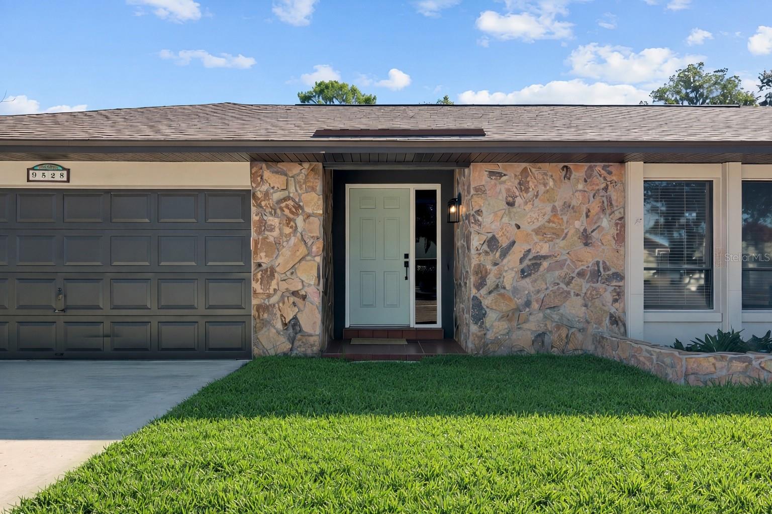 Casas a venda 3 - Jen Dantas 9528 LAKE DOUGLAS PLACE