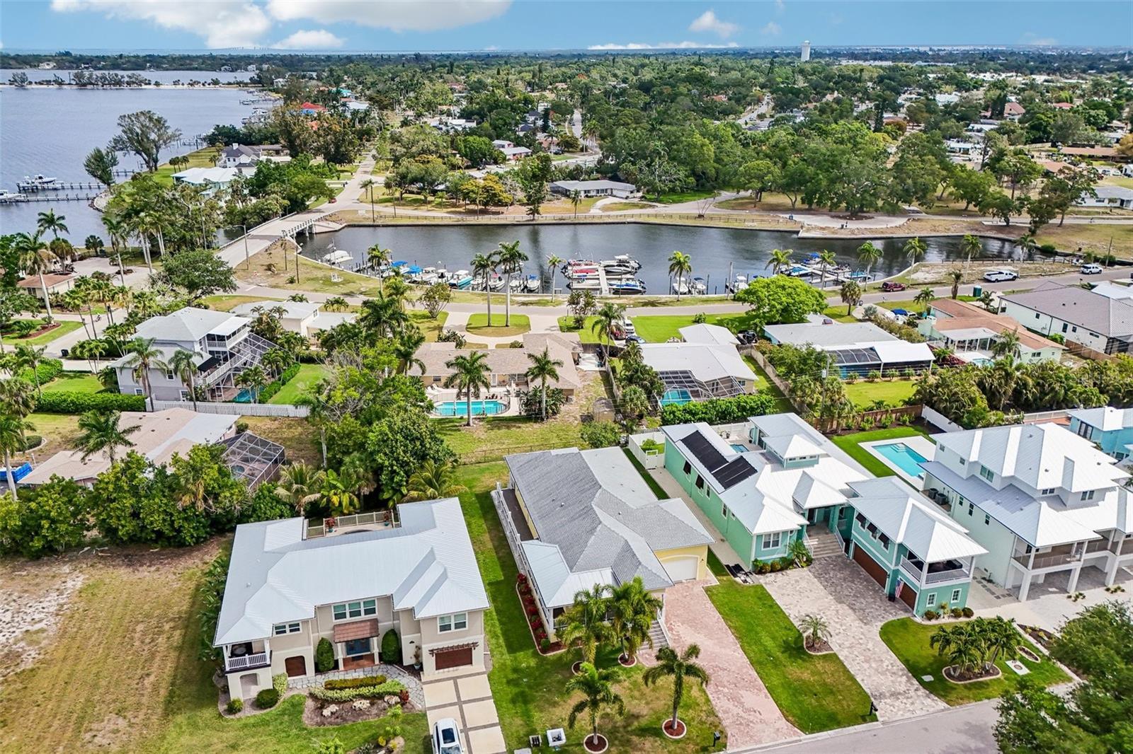 PALMA SOLA BAY GARDENS - Residential