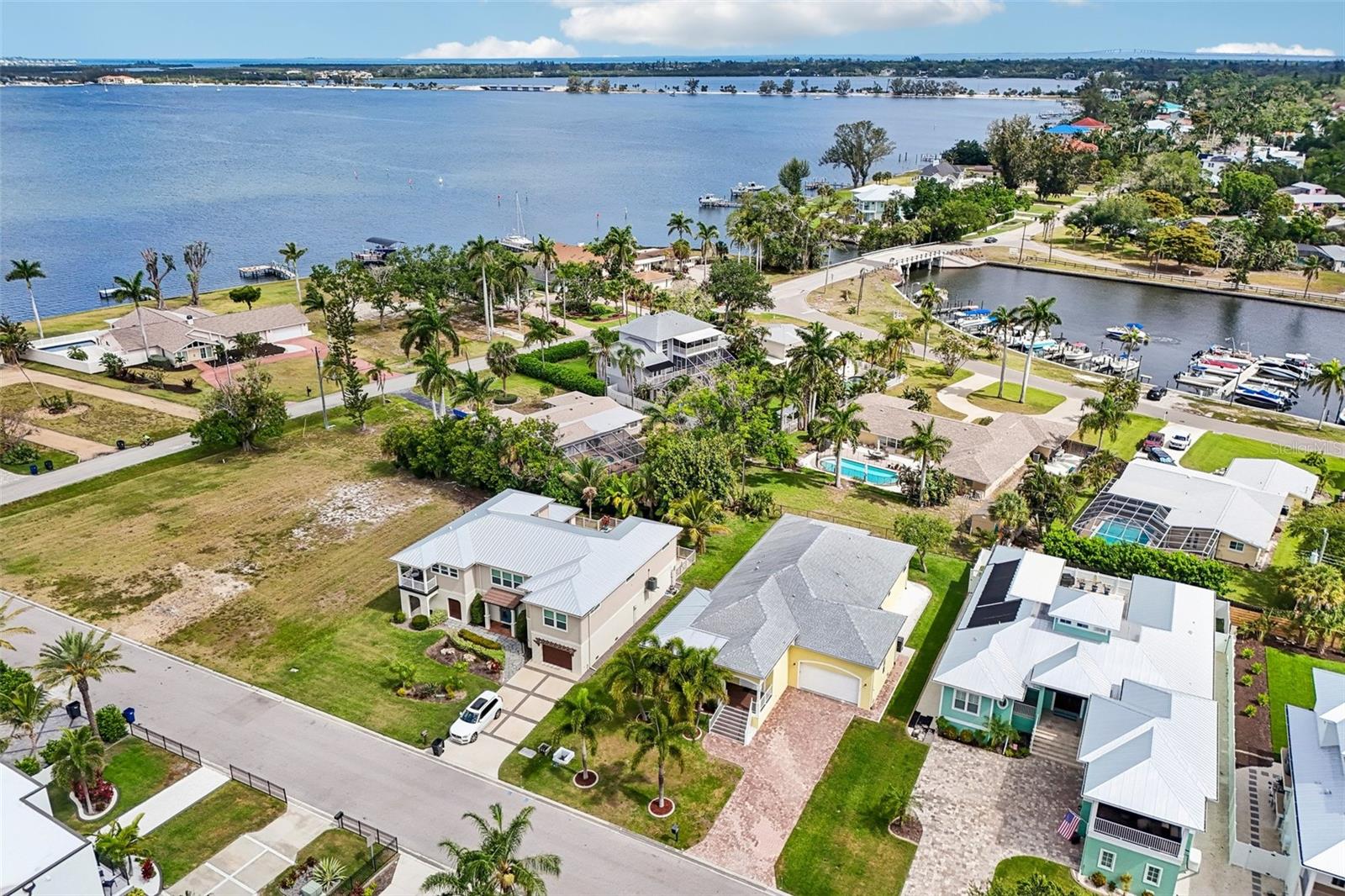 PALMA SOLA BAY GARDENS - Residential