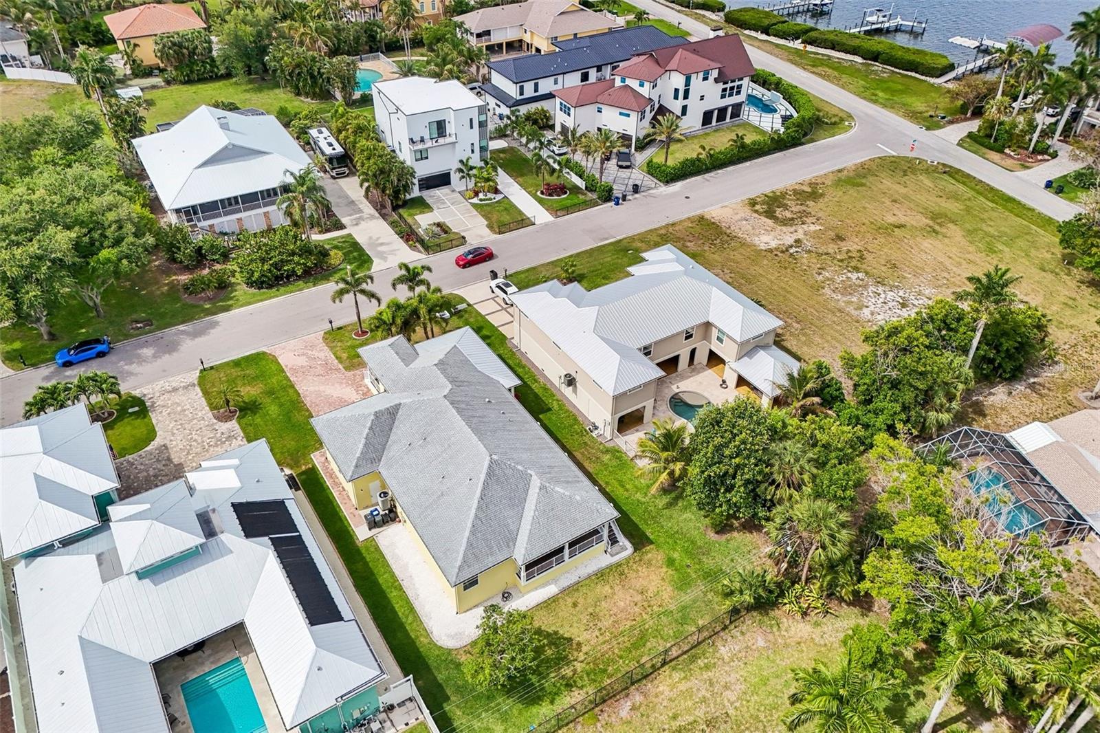 PALMA SOLA BAY GARDENS - Residential