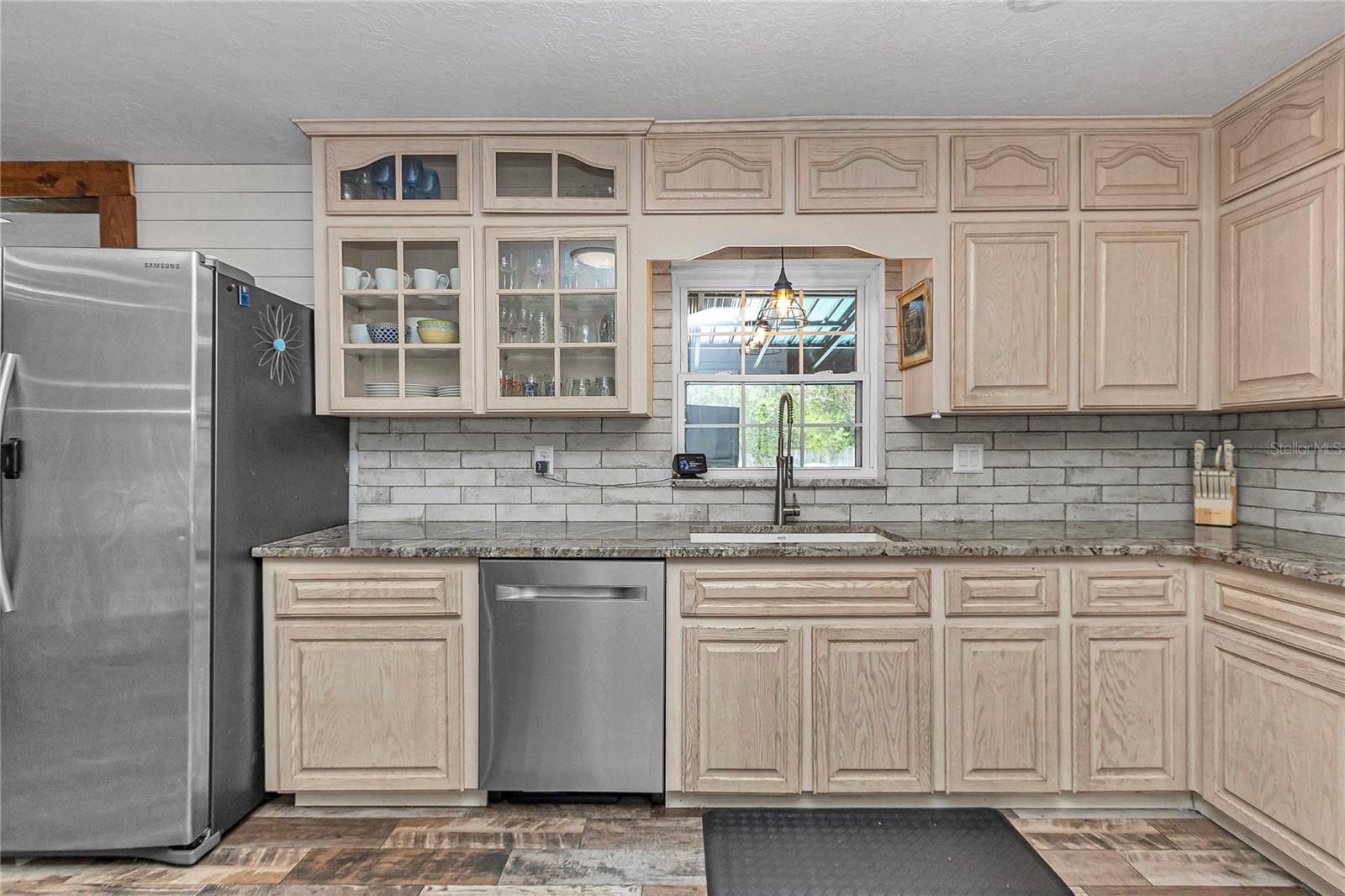 COUNTRY ESTATE - Residential