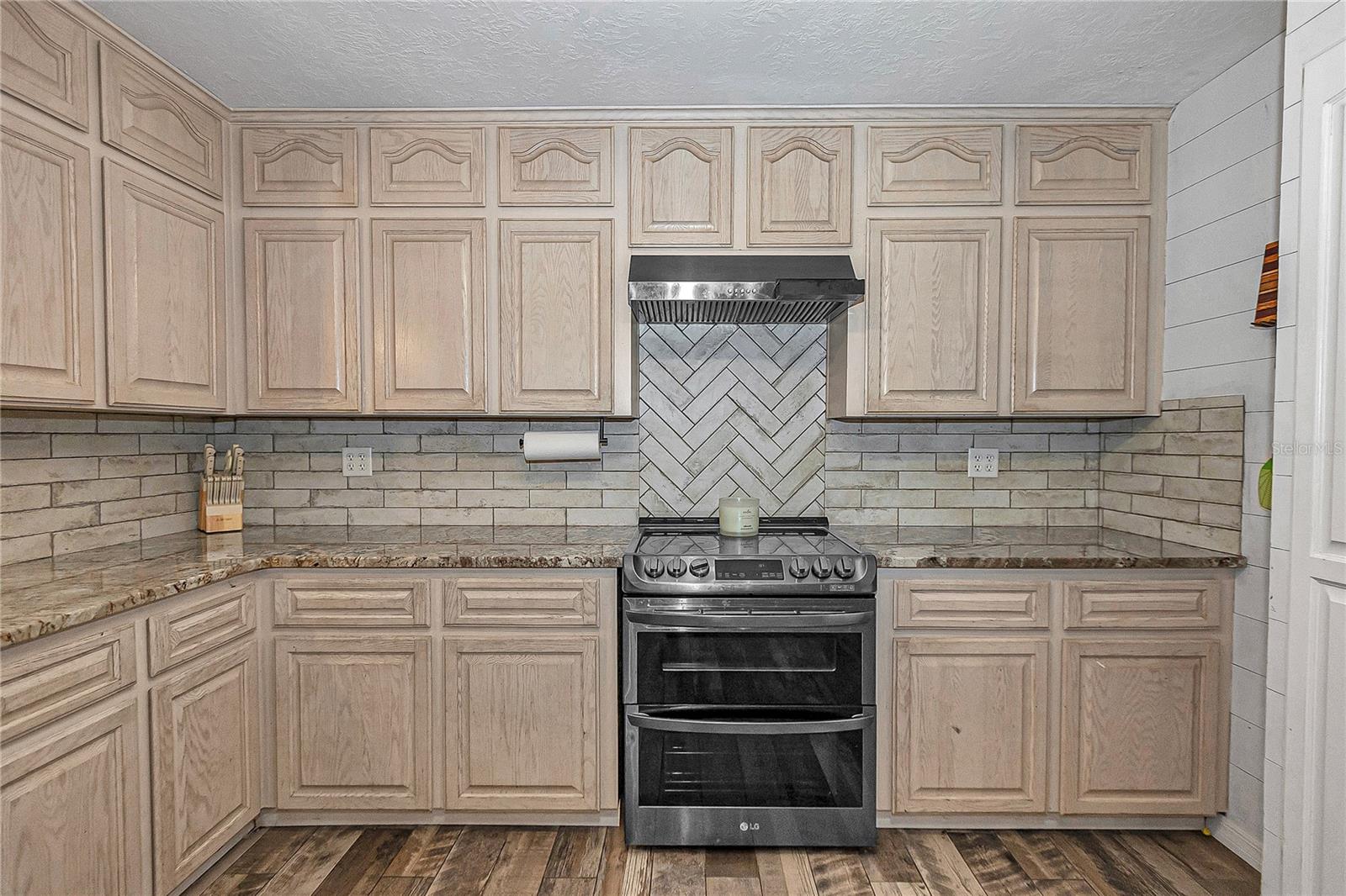 COUNTRY ESTATE - Residential