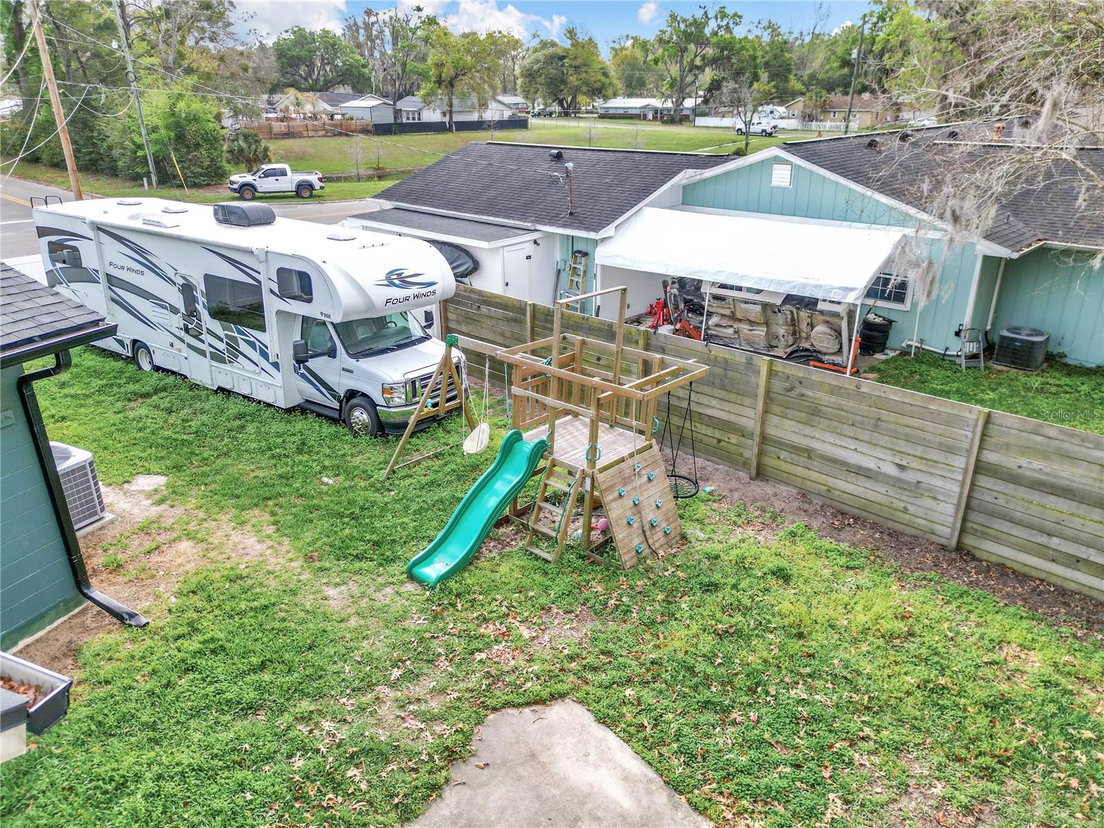 COUNTRY ESTATE - Residential