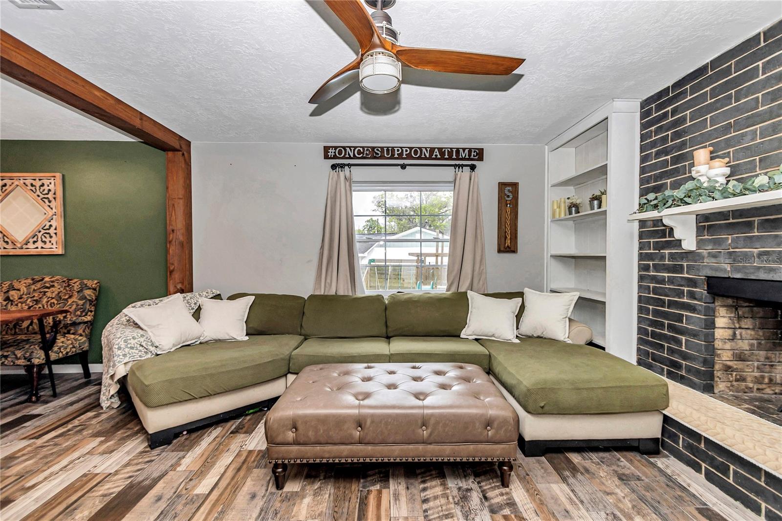 COUNTRY ESTATE - Residential