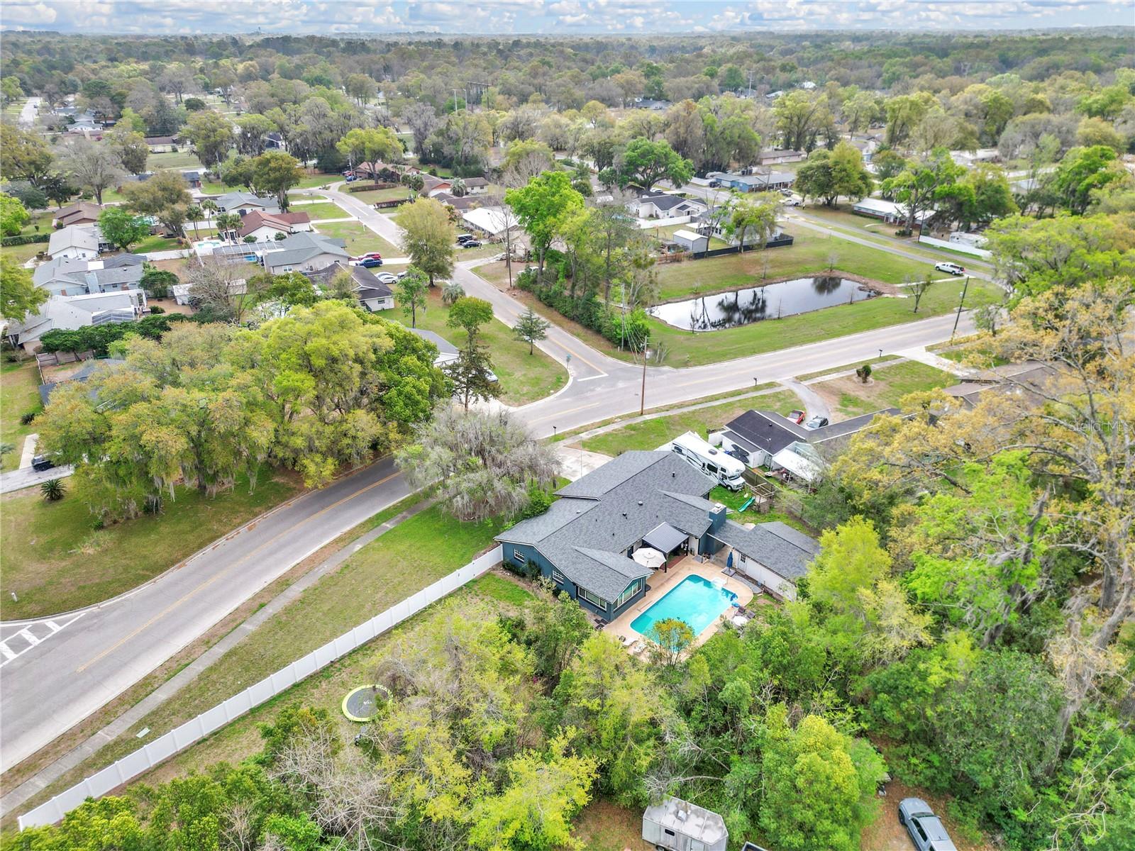 COUNTRY ESTATE - Residential