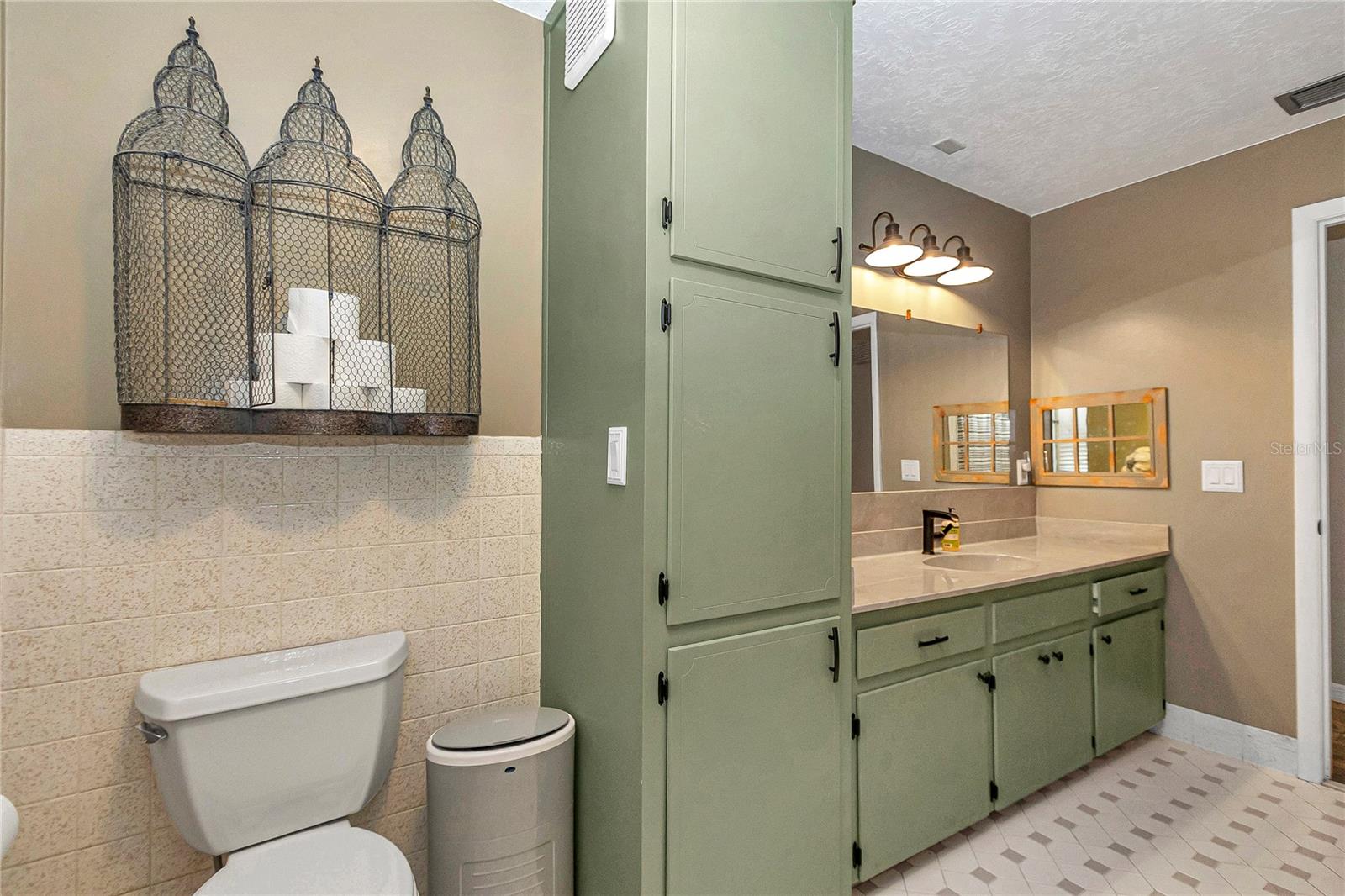 COUNTRY ESTATE - Residential