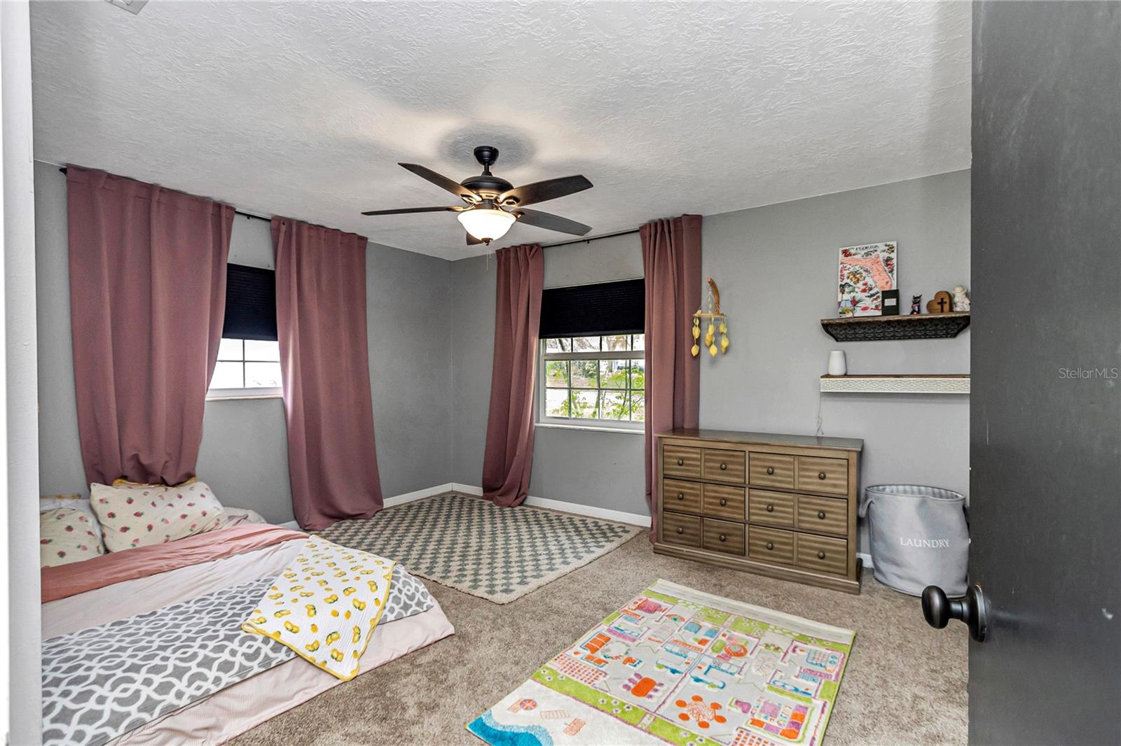 COUNTRY ESTATE - Residential