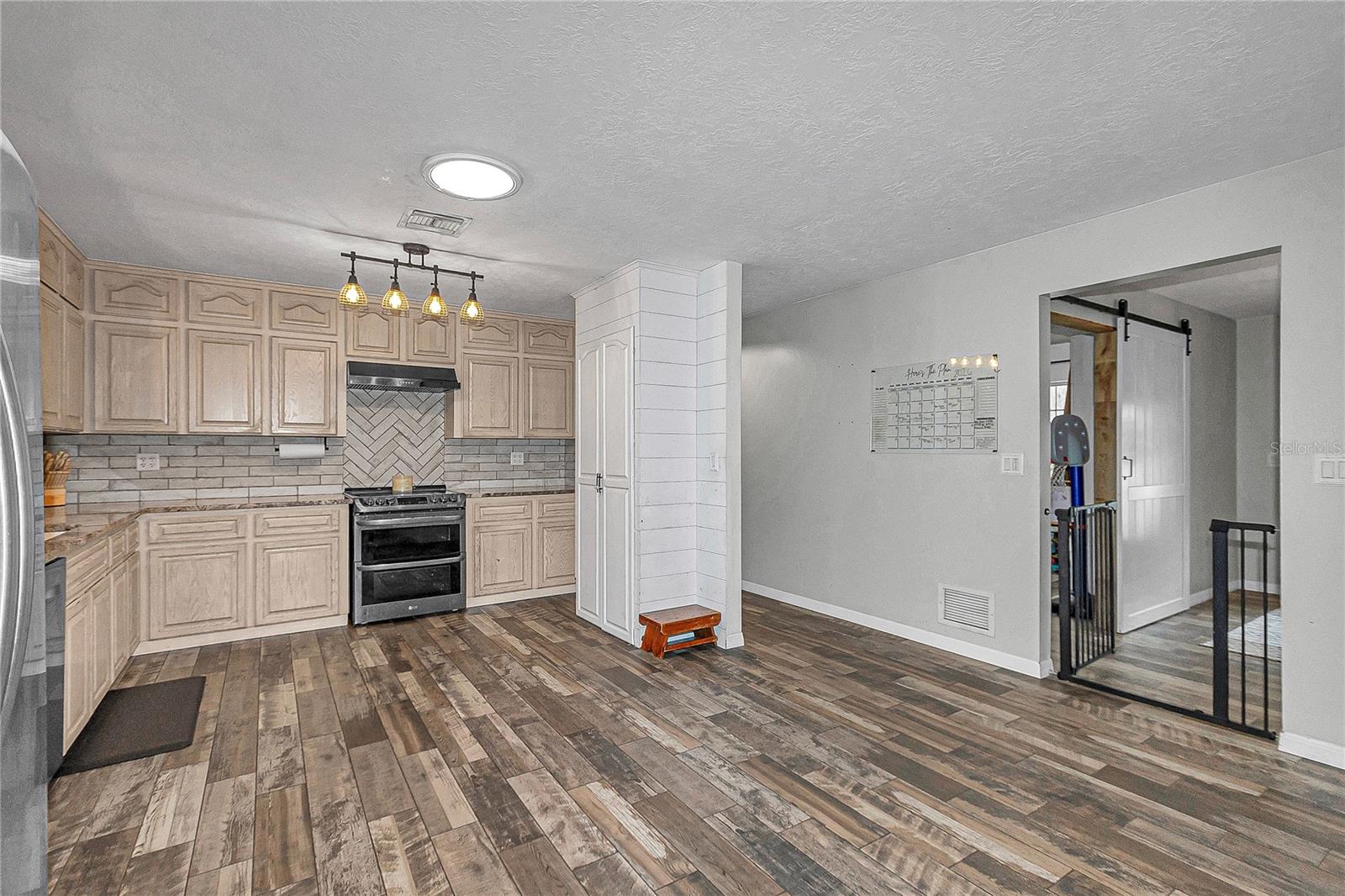 COUNTRY ESTATE - Residential