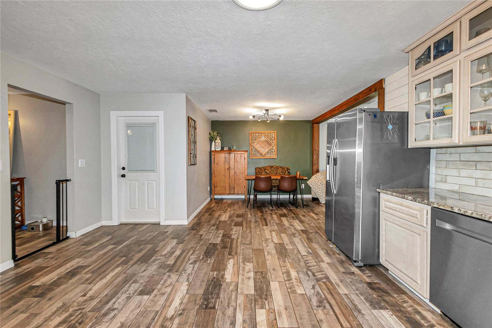 COUNTRY ESTATE - Residential