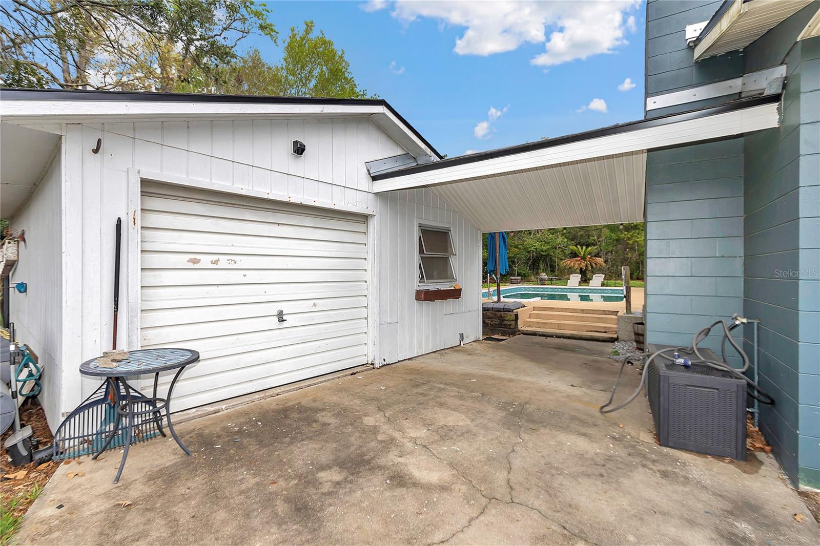 COUNTRY ESTATE - Residential