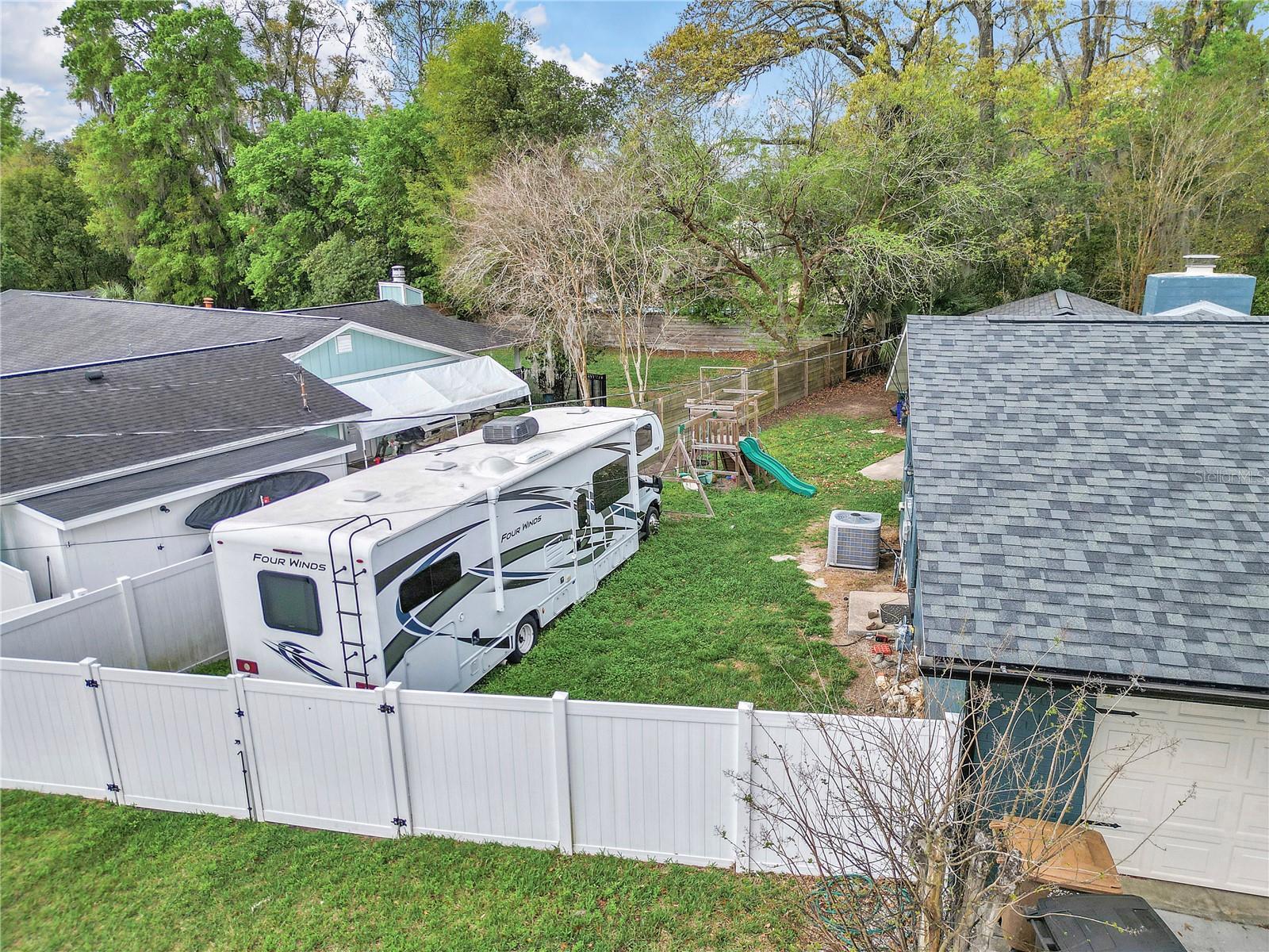 COUNTRY ESTATE - Residential