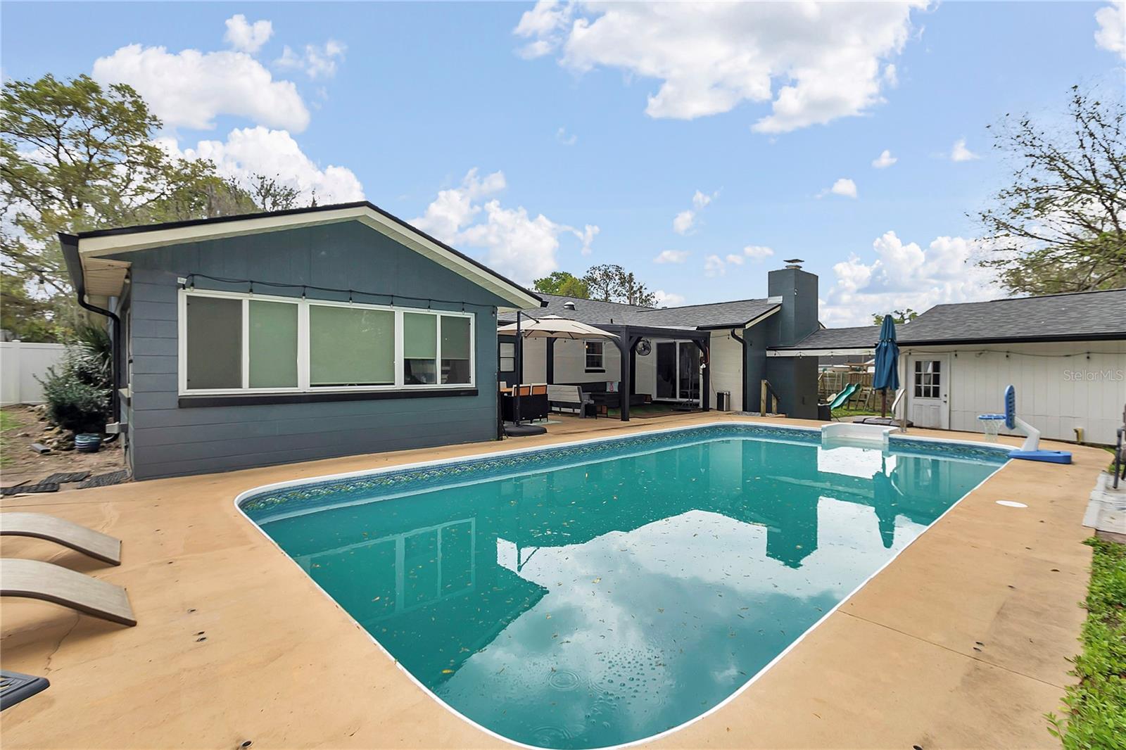 COUNTRY ESTATE - Residential