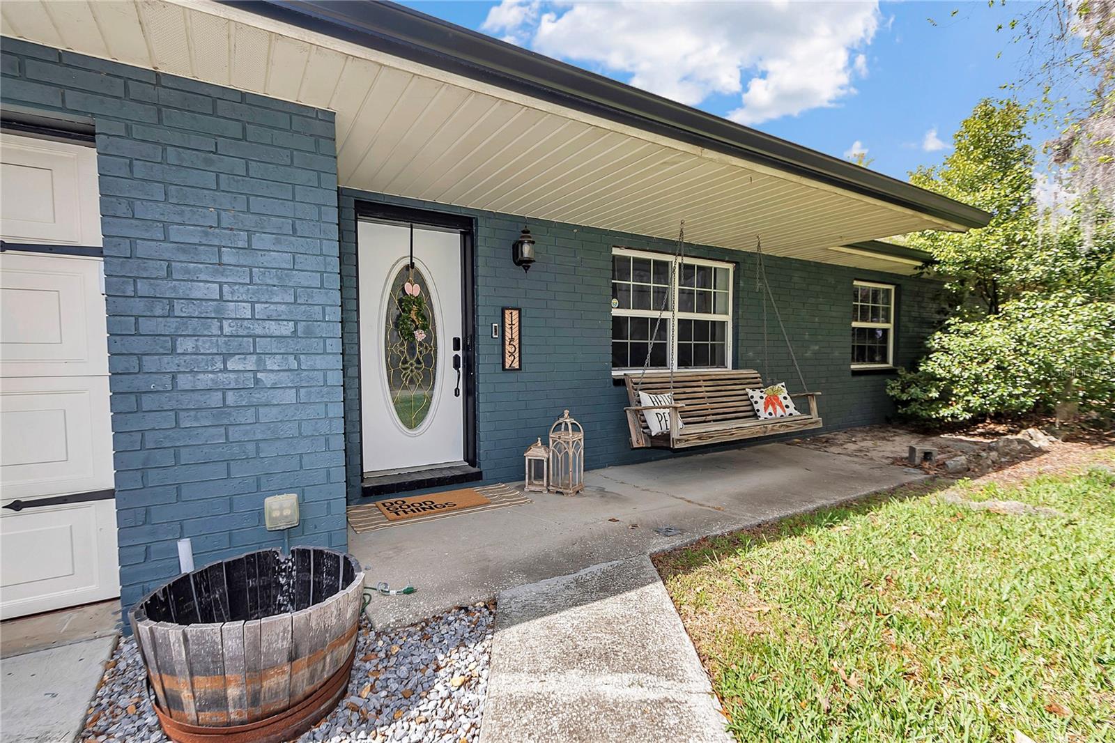 COUNTRY ESTATE - Residential