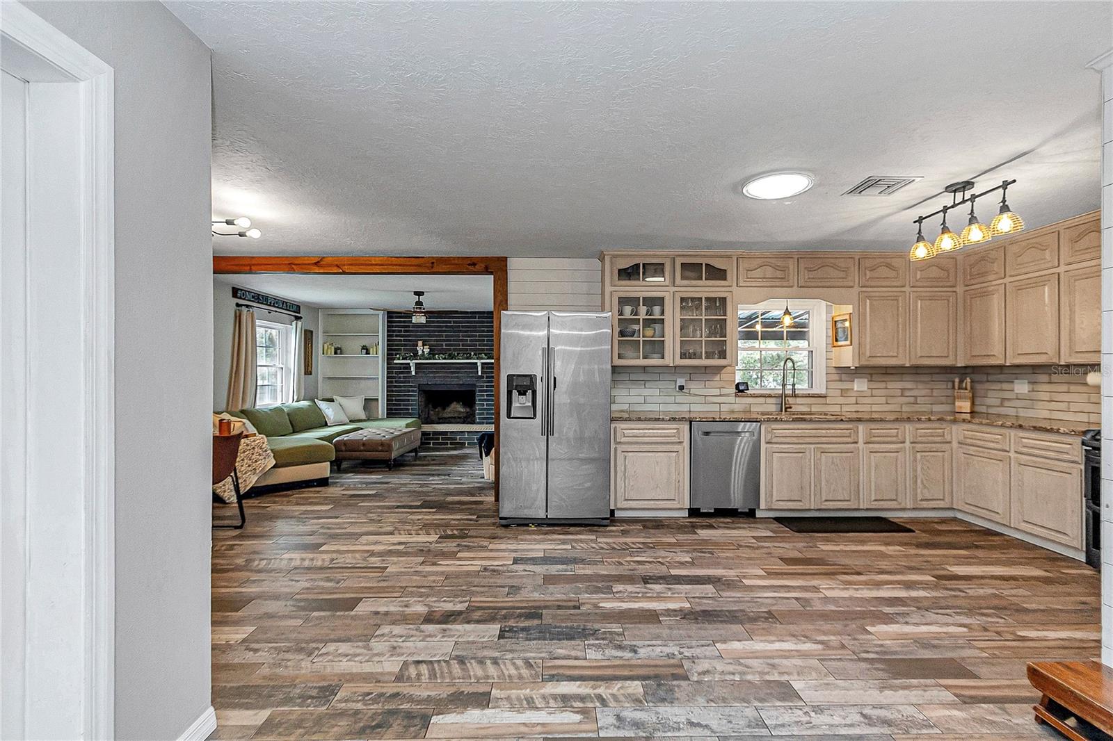 COUNTRY ESTATE - Residential